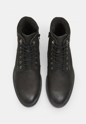 Ботинки на шнуровке