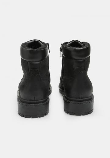 Ботинки на шнуровке