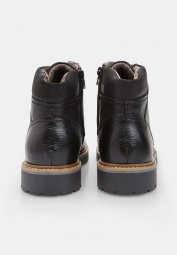 Ботинки на шнуровке