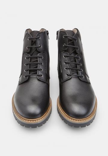 Ботинки на шнуровке