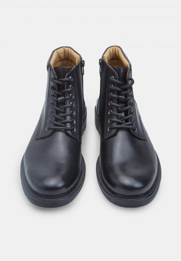 Ботинки на шнуровке