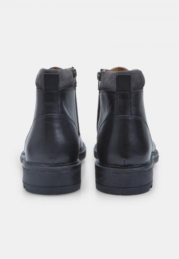 Ботинки на шнуровке