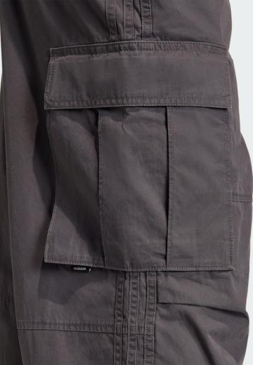 Брюки с накладными карманами