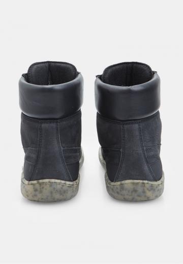 Ботинки на шнуровке