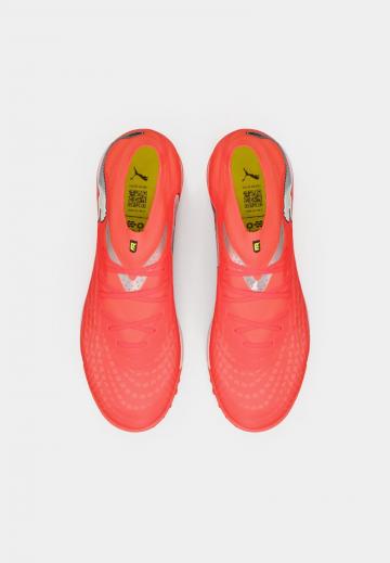 Футбольные бутсы