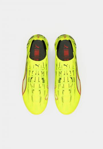 Футбольные бутсы