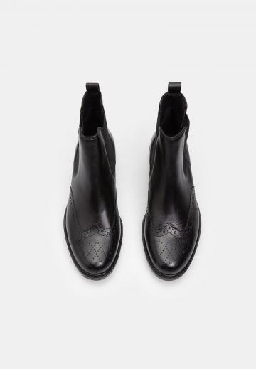 Полусапожки на высоком каблуке