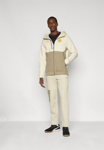 Спортивная кофта