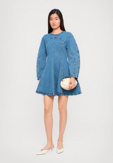 Короткое платье