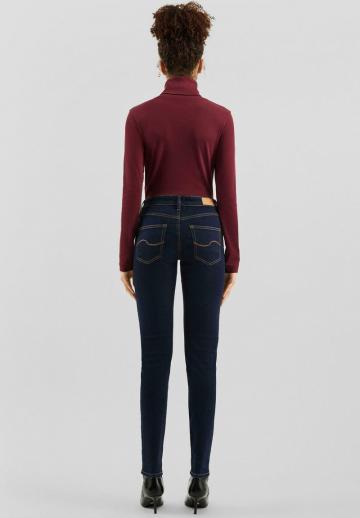 Узкие джинсы