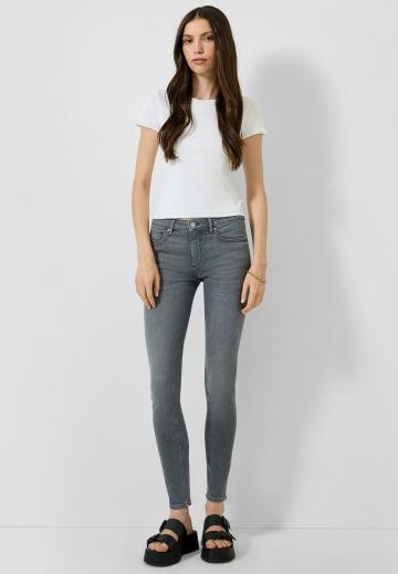 Узкие джинсы