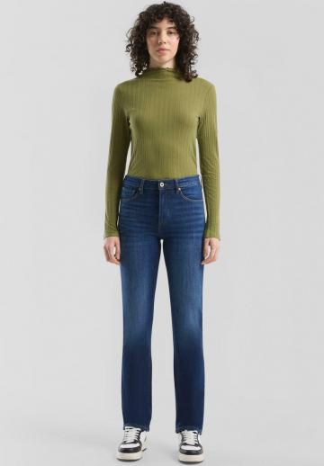 Узкие джинсы