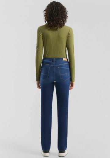 Узкие джинсы