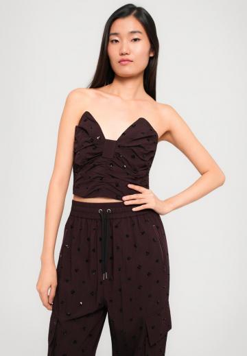 Брюки с накладными карманами