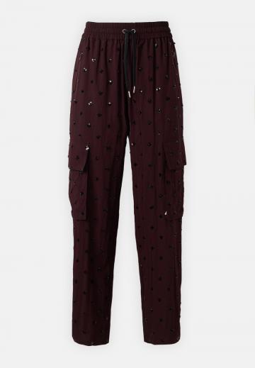 Брюки с накладными карманами