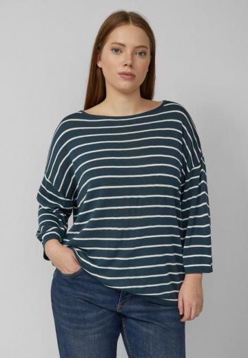 Пуловер в полоску