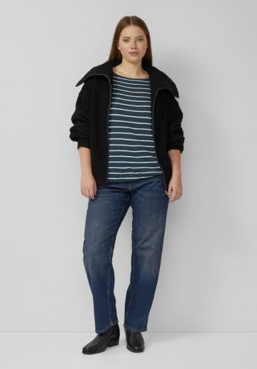 Пуловер в полоску