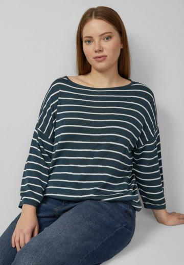 Пуловер в полоску