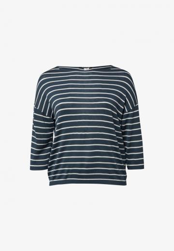 Пуловер в полоску