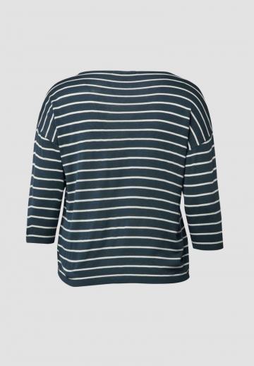 Пуловер в полоску