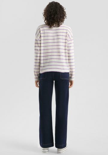 Пуловер в полоску
