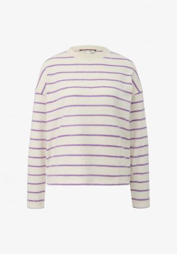 Пуловер в полоску