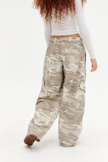 Брюки с накладными карманами