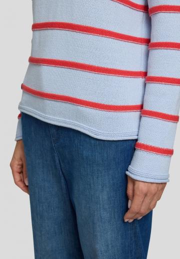 Пуловер в полоску