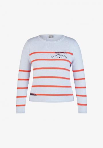 Пуловер в полоску