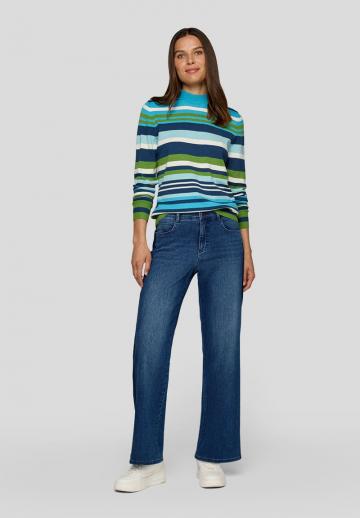 Пуловер в полоску