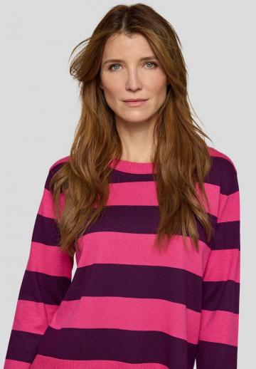 Пуловер в полоску