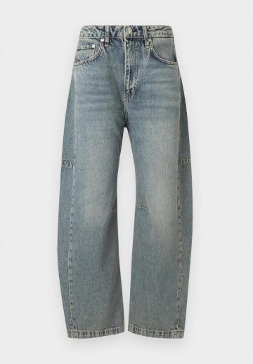 Свободные джинсы