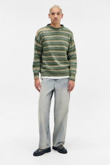 Пуловер в полоску