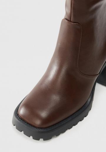 Высокие сапоги