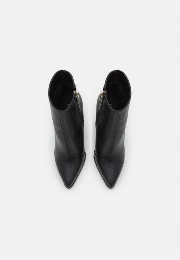 Полусапожки на высоком каблуке