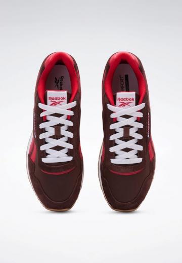 Походные кроссовки