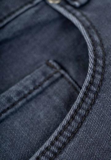 Прямые джинсы