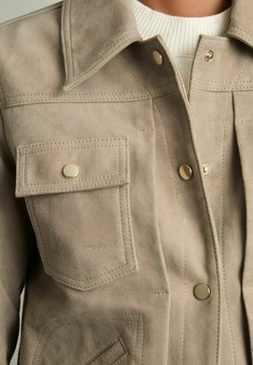 Куртка с накладнымит карманами