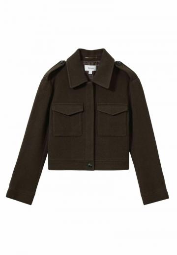 Куртка с накладнымит карманами