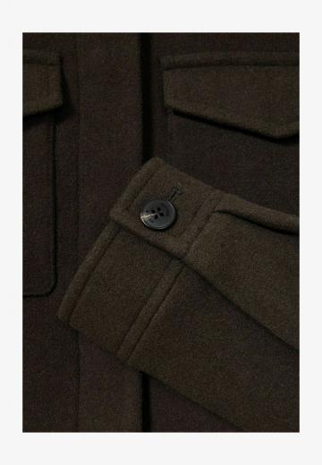 Куртка с накладнымит карманами