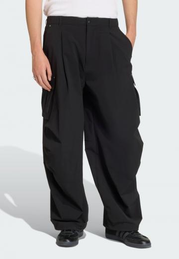 Брюки с накладными карманами