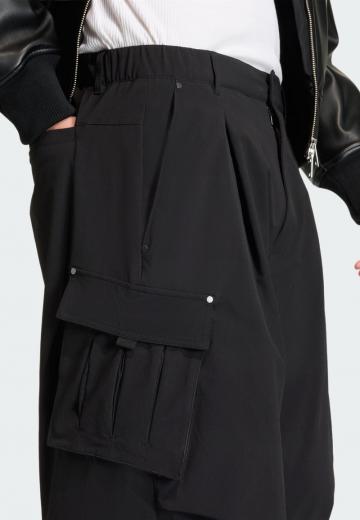 Брюки с накладными карманами