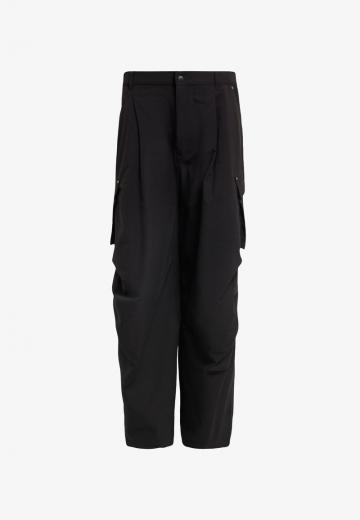 Брюки с накладными карманами