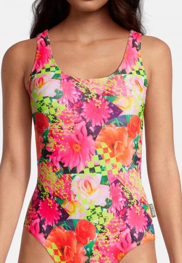 Слитный купальник