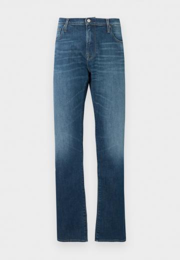 Прямые джинсы