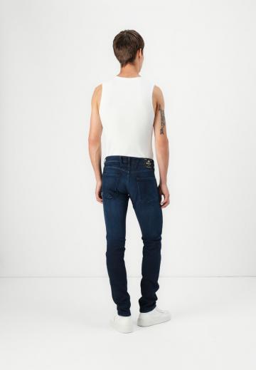 Узкие джинсы