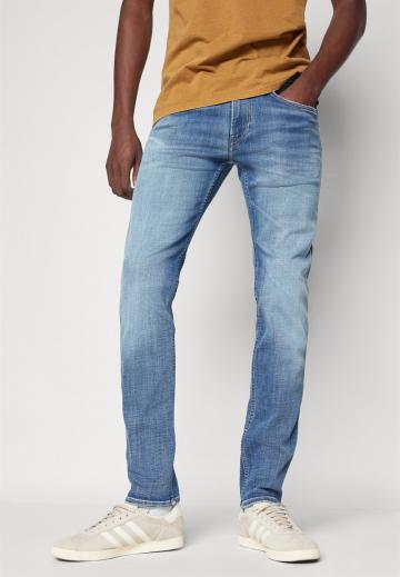 Узкие джинсы