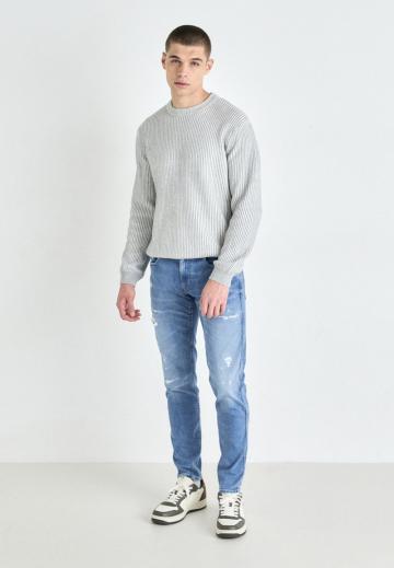 Узкие джинсы