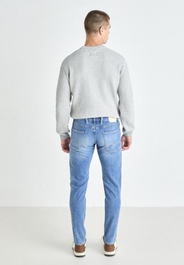 Узкие джинсы