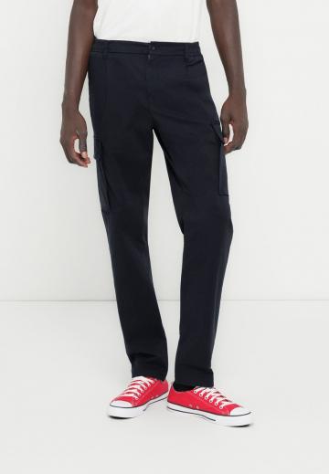 Брюки с накладными карманами